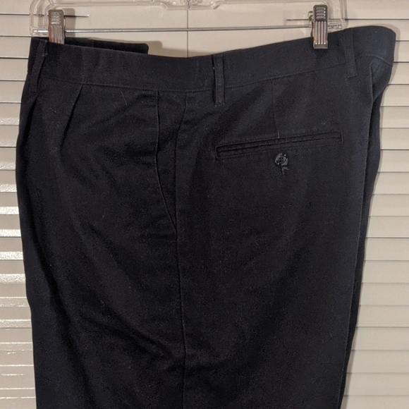 Men's Black Dockers, size 38x34 - Picture 4 of 6